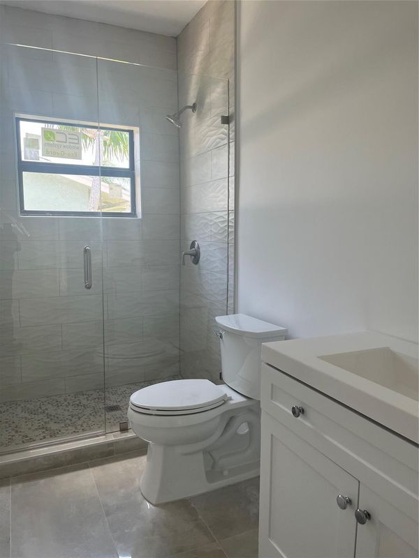 Building Photo - 2877 SE 1st Ct