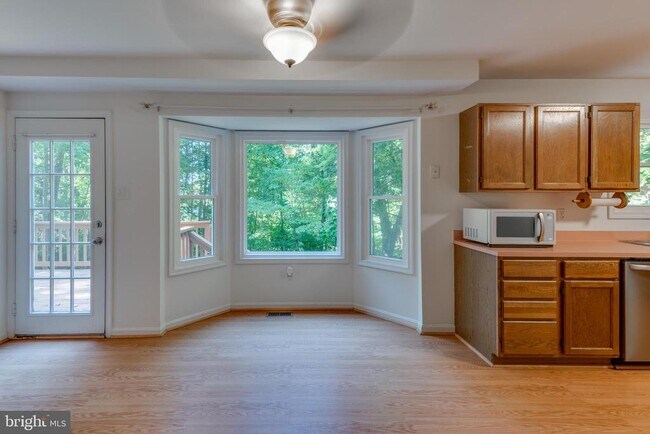 Building Photo - 8413 Manor View Rd