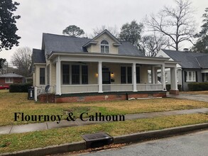 Building Photo - r2207