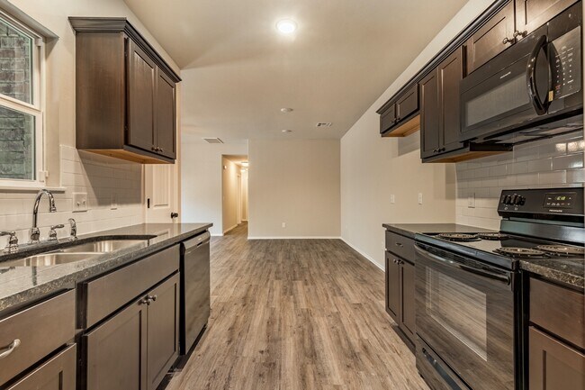 Building Photo - 320 Chalk Hill Ct