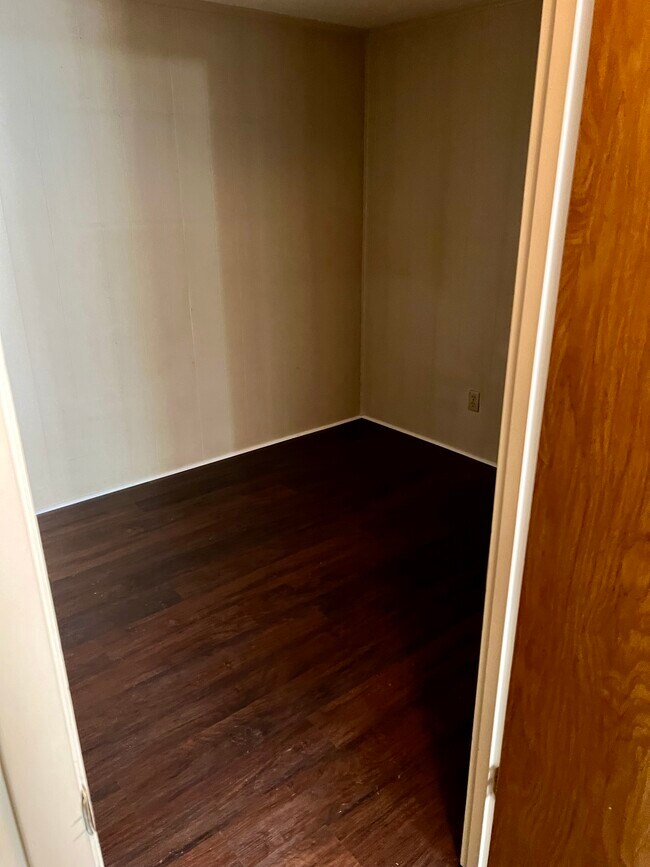 Building Photo - 110 Lyons St