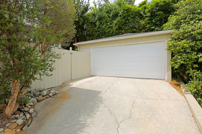 2 Car Garage - 12117 Stanwood Dr