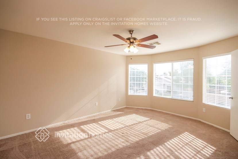 Building Photo - 2638 S Raven
