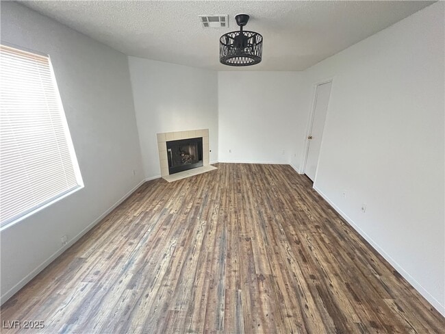 Building Photo - 135 Monteen Dr