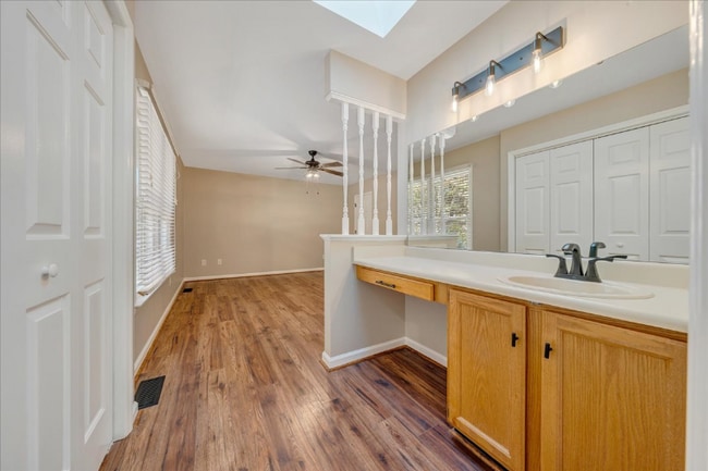 Building Photo - 5184 Orchard Hill Dr