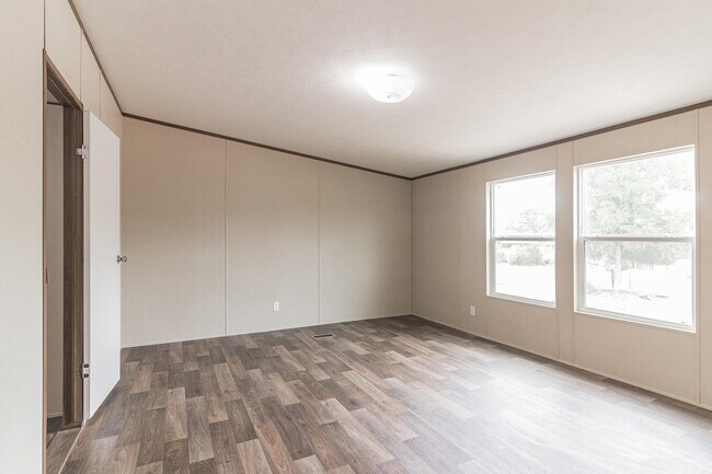 Building Photo - 104 E Castleshoals Dr