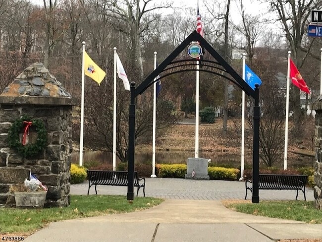 Building Photo - 8 N Glen Ave