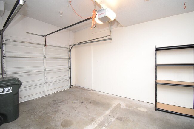 Building Photo - Quiet 2 Bed Millcreek Condo with Beautiful Mountain Views!