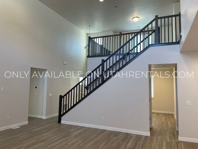 Building Photo - 802 E 1400 S