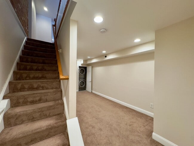 Building Photo - Charming 2 Bedroom/3.5 Bathroom Townhome in Canton, MD!