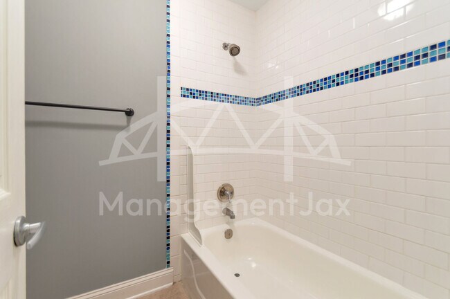 Building Photo - 5615 San Juan Ave