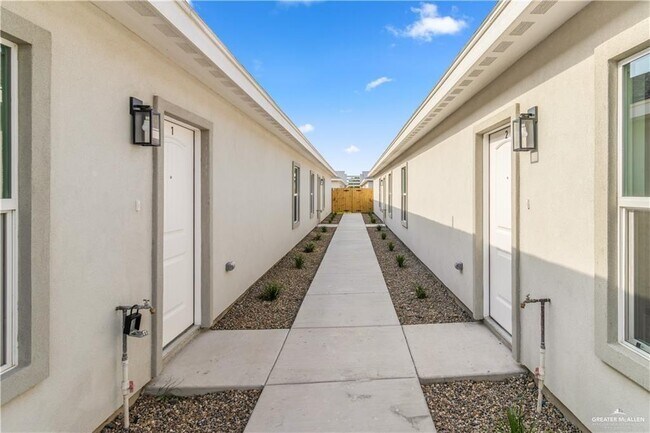 Building Photo - 3056 Stark Rd