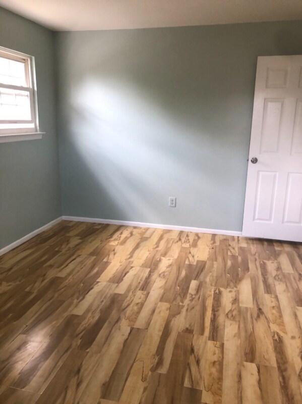 Building Photo - 387 College Dr