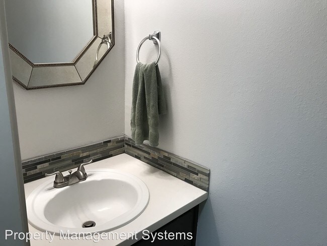 Building Photo - 19195 SE Yamhill St