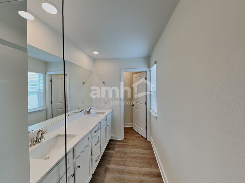 Building Photo - 5654 Oesterle Rd