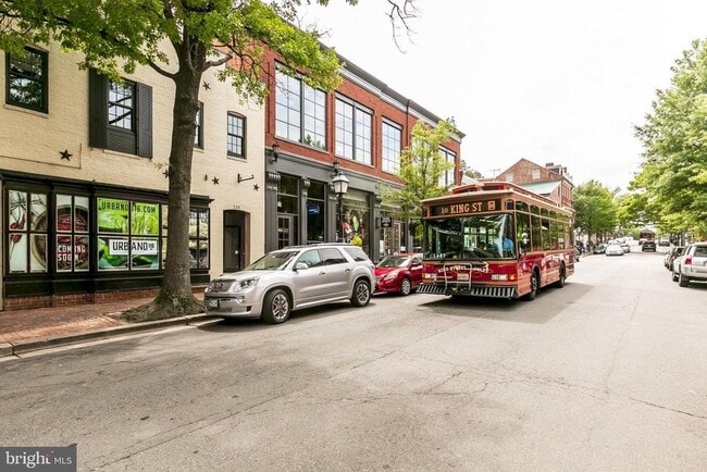 Building Photo - 718 Oronoco St