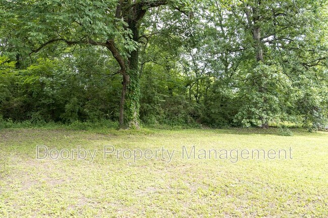 Building Photo - 2027 Lee St