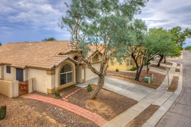 Building Photo - 8998 E Laurie Ann Dr