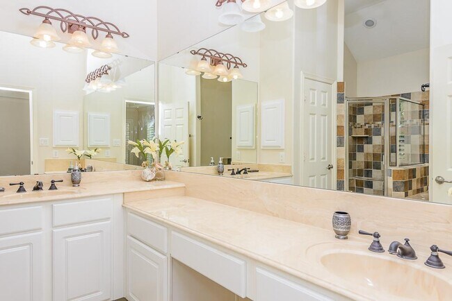 Building Photo - 12330 Timber Hollow