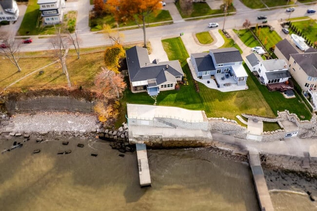 Building Photo - 32414 Lake Rd