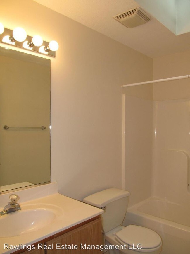 Building Photo - 140 Elkwood Ave