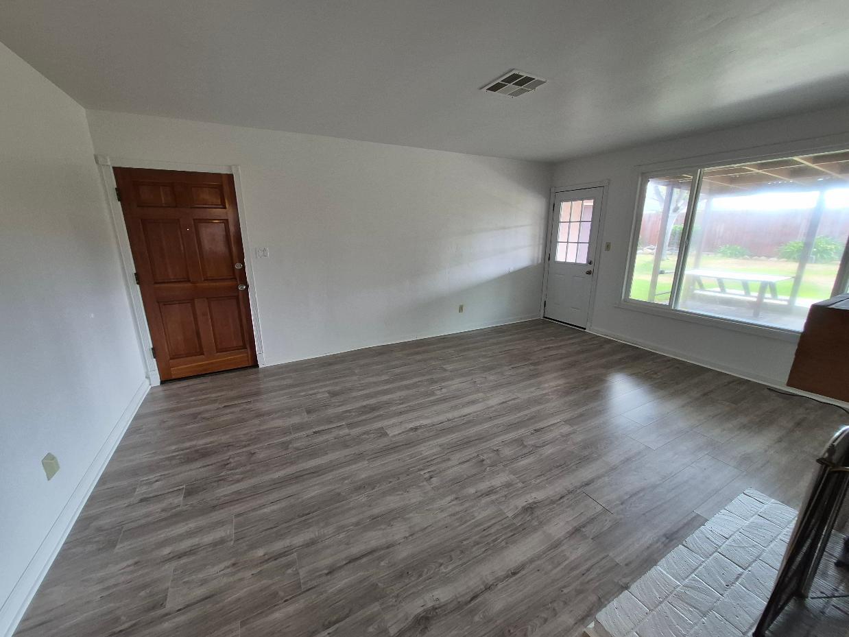 Building Photo - 4861 Lehrer Dr