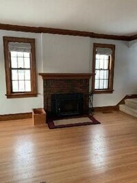 Building Photo - AVAILABLE AUGUST -  3 BED 2 BATH
