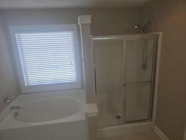 Building Photo - The Manors at White Knoll