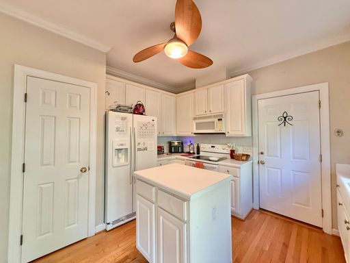 Building Photo - Stunning 3BD, 2.5BA Downtown Raleigh End Unit Townhome with a 1-Car Garage in a Prime Location Ne...