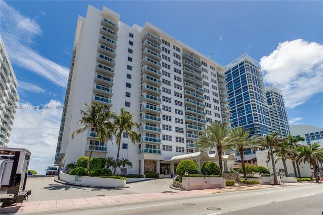 Building Photo - 6917 Collins Ave