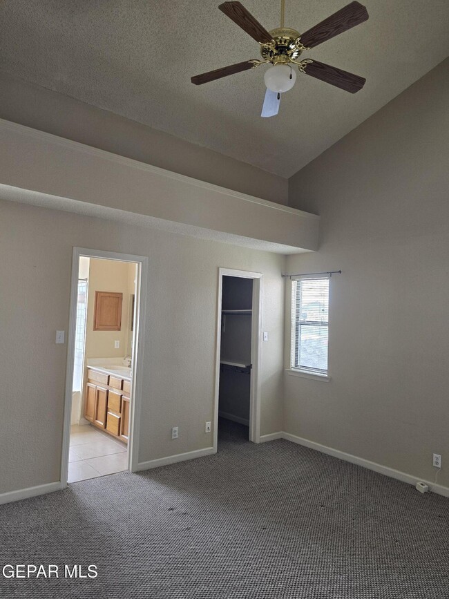 Building Photo - 1025 Desierto Luna St