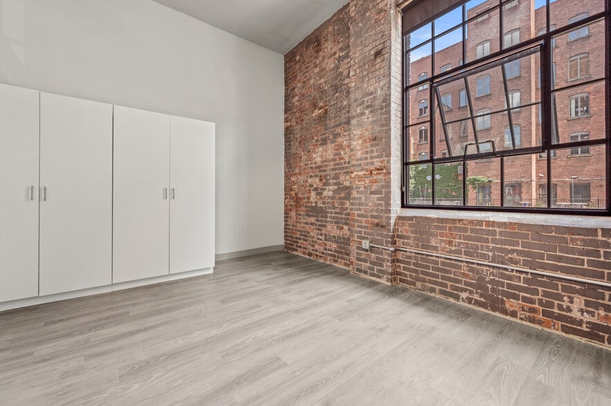 Building Photo - 103 Allyn St