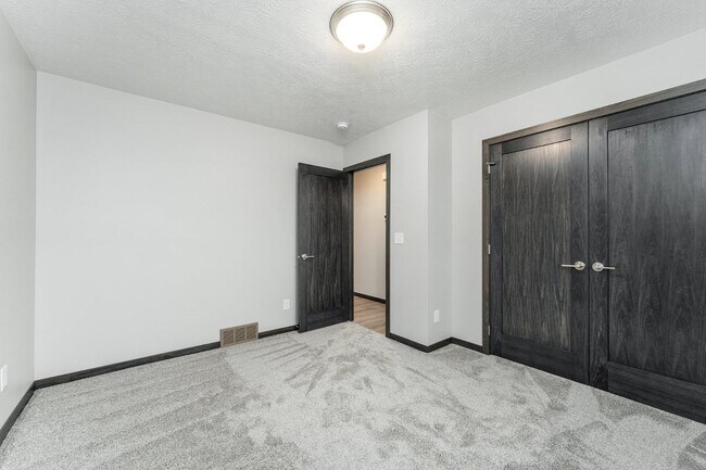 Building Photo - 7213 E 45th St