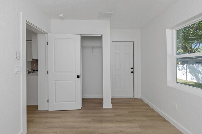 Building Photo - 2710 Boca Ciega Dr N