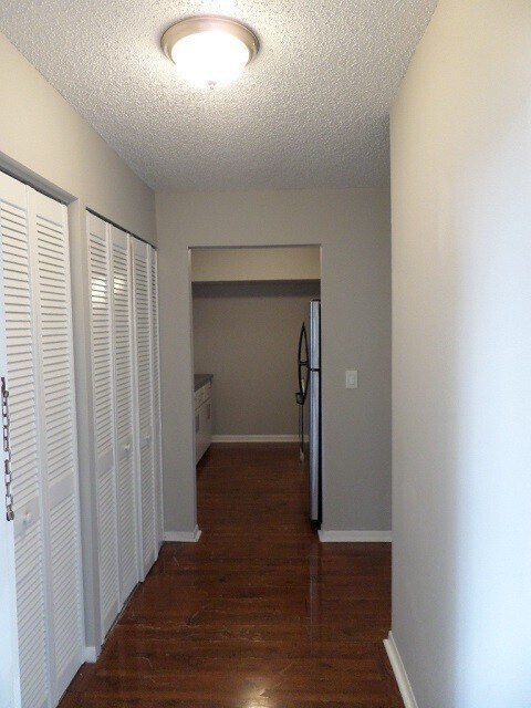 Building Photo - $25 App Fee & December Rent Free! * Spacious 2bdrm/1bath Condo ** $1,595.00** READY NOW ** No Sec...