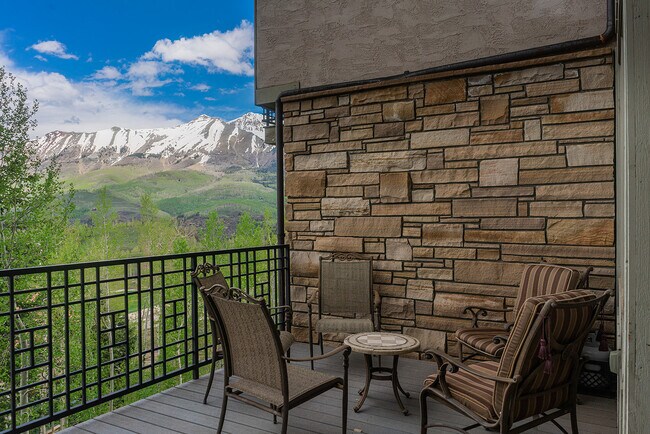 Building Photo - 100 Aspen Ridge Dr