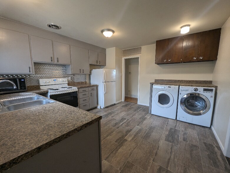 Building Photo - 20 Loch Lomond Ln