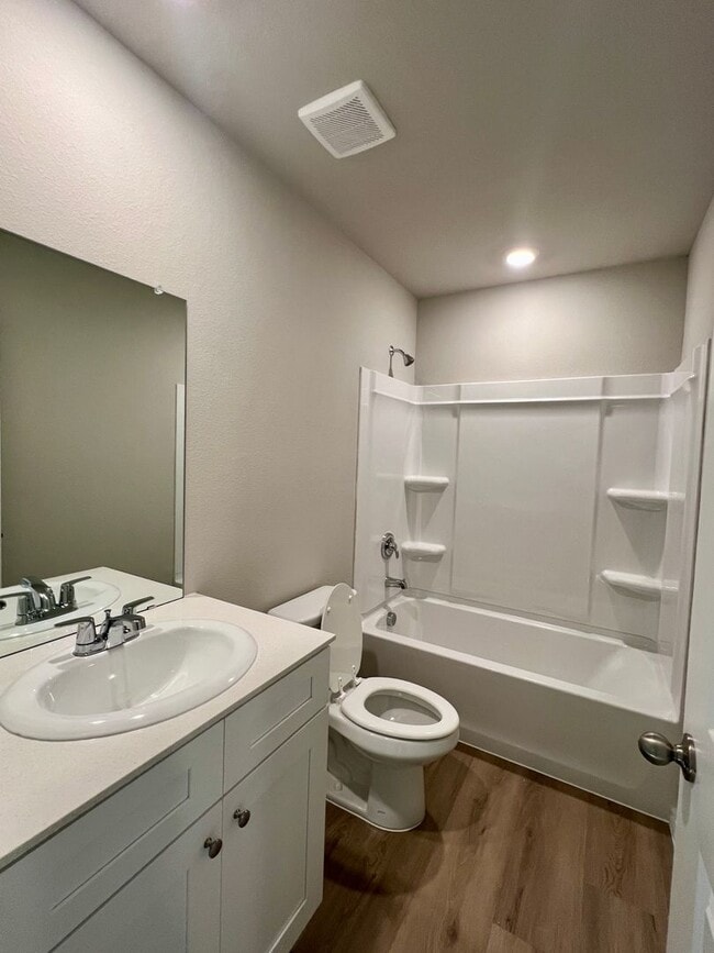 Building Photo - 5509 Rollins Dr