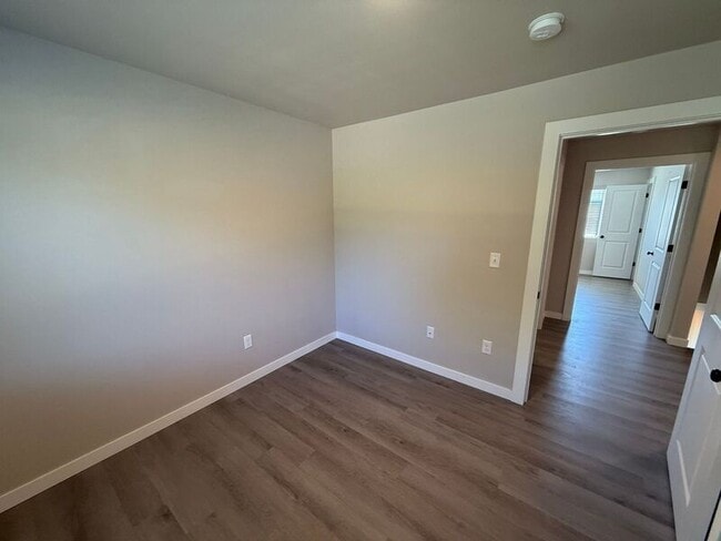 Building Photo - 2901 Waverly Dr SE
