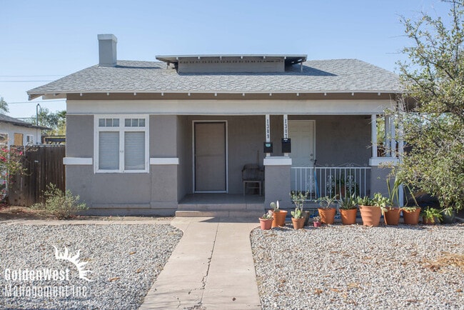 Building Photo - Charming 2Bdm 1Ba Duplex in Greater Corona...