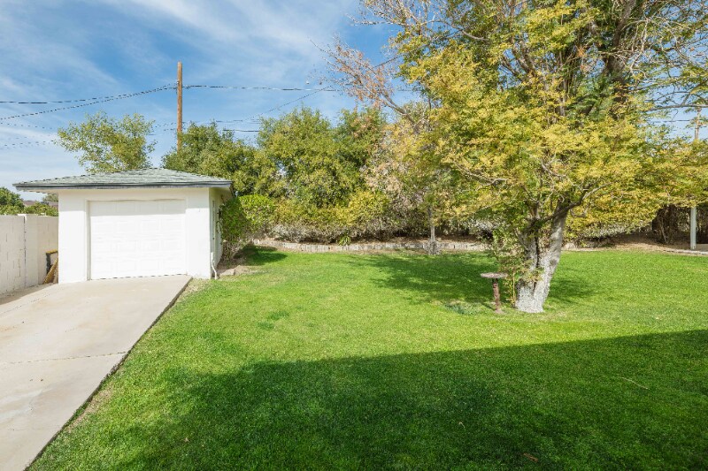 Building Photo - 1326 W Roma Ave