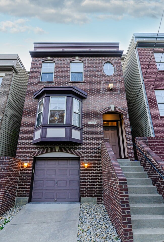 Building Photo - 1795 Sycamore St