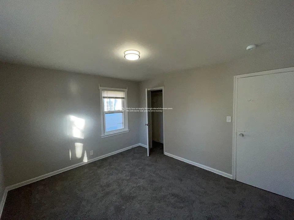 Building Photo - 917 E Fairoaks Ave