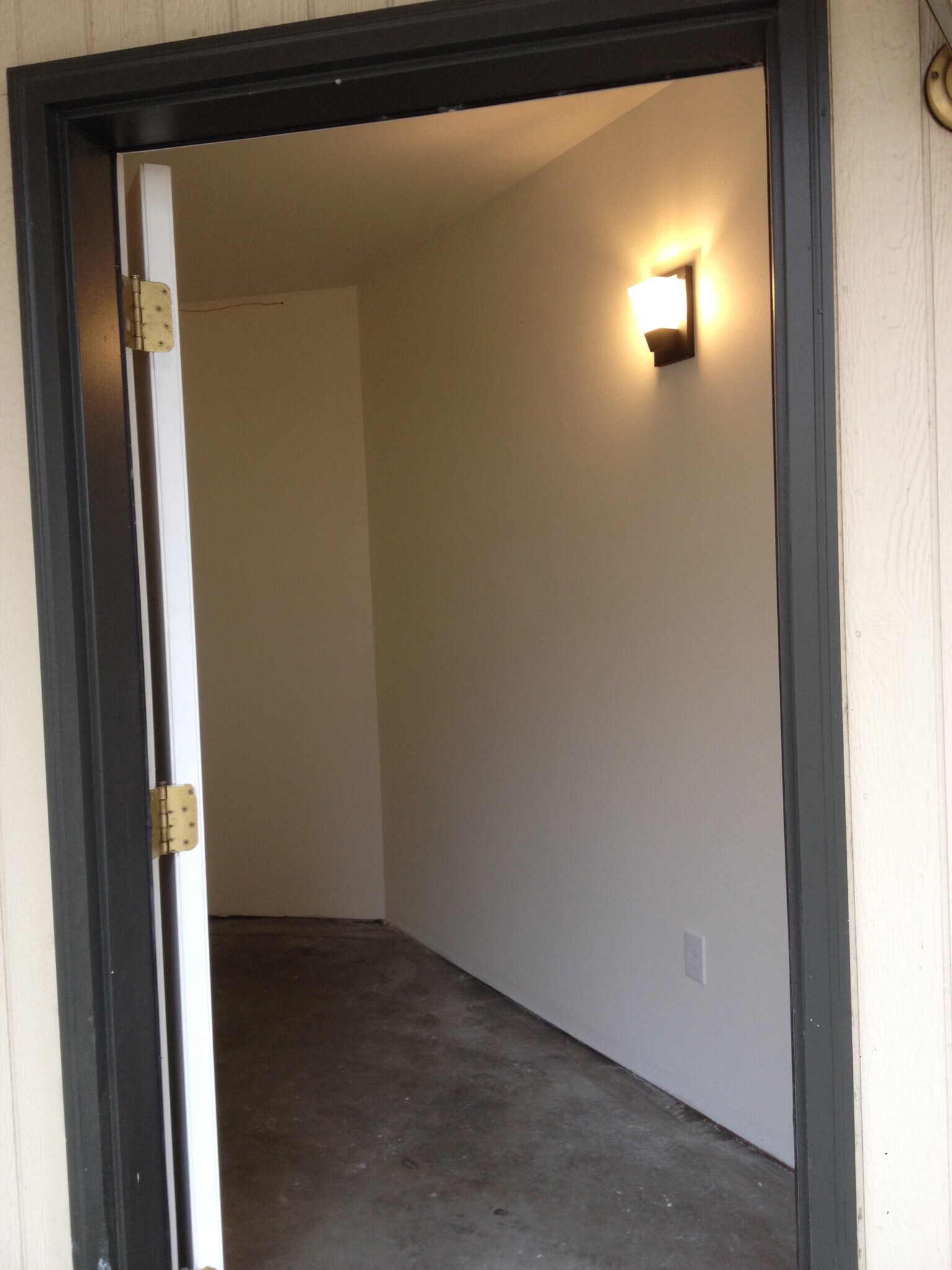 entrance and storage - 2140 SW 35th Pl. (H)