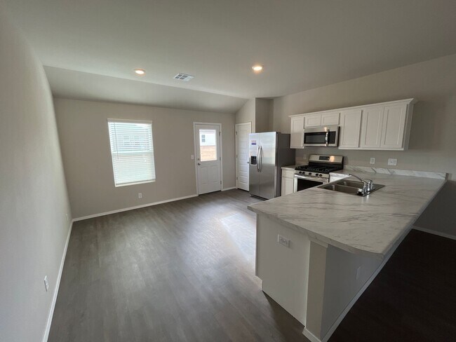 Building Photo - *Pre-leasing* Three Bedroom | Two Bath Hom...