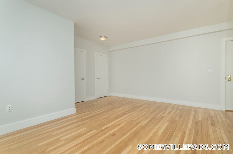 Building Photo - 136 Highland Ave