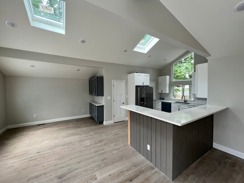 Building Photo - 3759 Brookhaven Dr