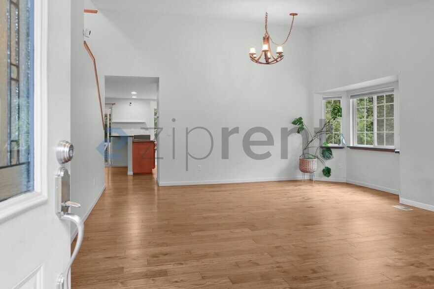 Building Photo - Unit