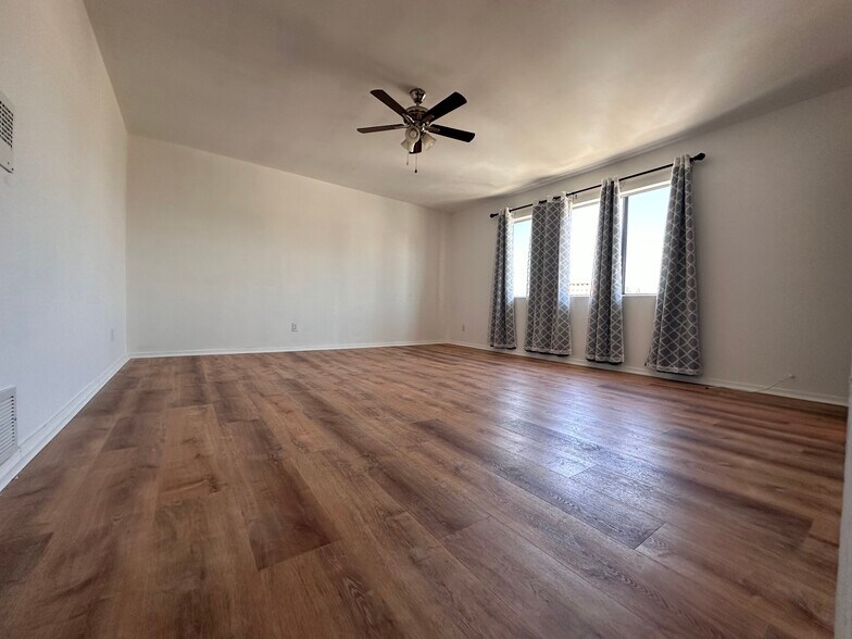 Building Photo - 8800 Cedros Ave