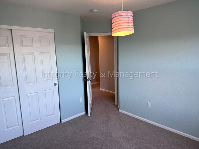Building Photo - 10163 Foxridge Cir